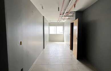 Imagem 7: Sala com Mezanino no Horto Office 69m² Pé Direito Duplo