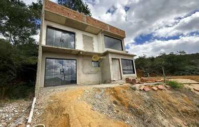 Imagem: A casa em condomínio possui 3 Dormitórios, 3 Banheiros, 2