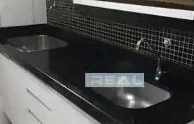 Imagem: O apartamento possui 2 Dormitórios, 1 Banheiro, 1 Vaga na garagem