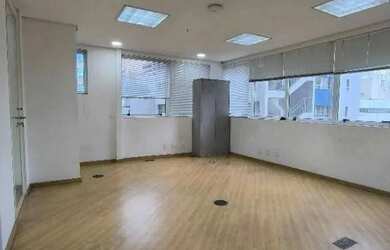 Imagem: O depósito para alugar possui 2 Vagas na garagem e 62m² de