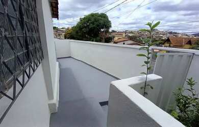 Imagem: A casa possui 2 Dormitórios, 1 Banheiro, 3 Vagas na garagem