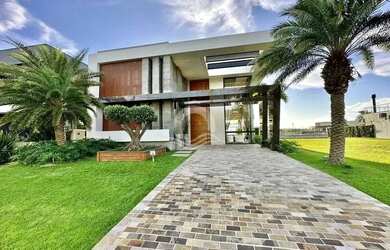 Imagem: A casa em condomínio possui 5 Dormitórios, 5 Banheiros, 2