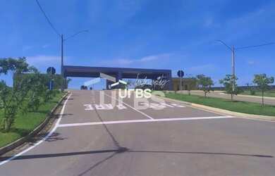 Imagem: O terreno possui 2077m² de Área e está localizado em Parque