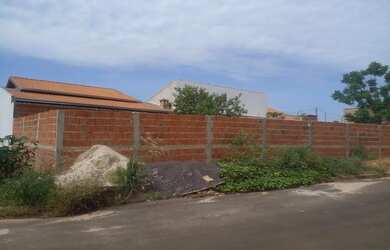 Imagem: O terreno possui 220m² de Área e está localizado em José