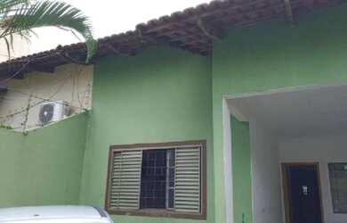 Imagem: A casa possui 2 Dormitórios, 2 Banheiros, 2 Vagas na garagem