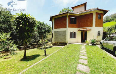 Imagem: A casa possui 2 Dormitórios, 3 Banheiros, 2 Vagas na garagem