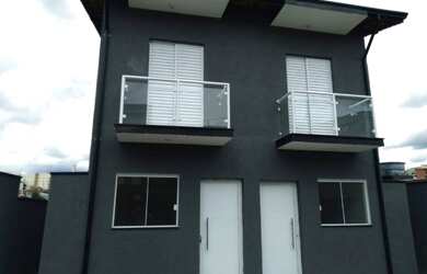 Imagem: A casa possui 2 Dormitórios, 2 Banheiros, 1 Vaga na garagem