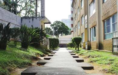 Imagem: O apartamento possui 2 Dormitórios, 1 Banheiro, 1 Vaga na garagem