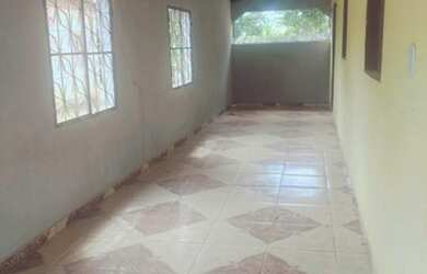 Imagem: A casa possui 2 Dormitórios, 1 Banheiro, 1 Vaga na garagem