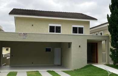 Imagem: A casa possui 4 Dormitórios, 2 Banheiros, 378m² de Área e