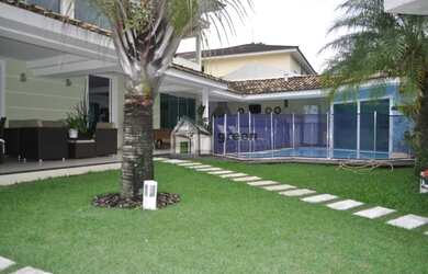 Imagem: A casa em condomínio possui 5 Dormitórios, 5 Banheiros, 5