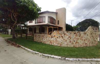 Imagem: A casa em condomínio possui 5 Dormitórios, 2 Banheiros, 2