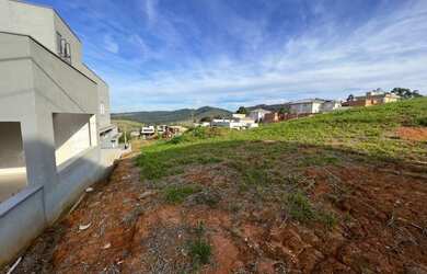 Imagem: O terreno possui 455m² de Área e está localizado em Bragança