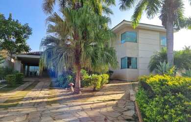 Imagem: A casa em condomínio possui 4 Dormitórios, 5 Banheiros, 4