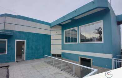 Imagem: A casa possui 3 Dormitórios, 1 Banheiro, 1 Vaga na garagem