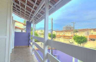 Imagem: A casa possui 2 Dormitórios, 2 Banheiros, 2 Vagas na garagem