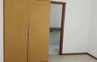 Imagem: O apartamento possui 4 Dormitórios, 1 Banheiro, 4 Vagas na