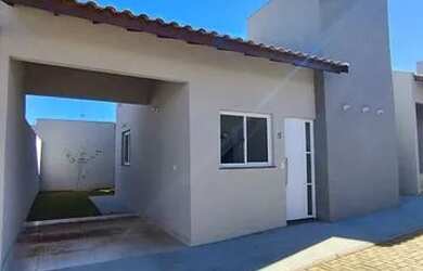 Imagem: A casa possui 2 Dormitórios, 1 Banheiro, 2 Vagas na garagem