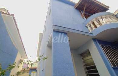 Imagem: A casa possui 3 Dormitórios, 2 Banheiros, 4 Vagas na garagem