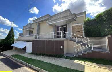 Imagem: A casa em condomínio possui 4 Dormitórios, 5 Banheiros, 5