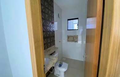 Imagem: A casa possui 2 Dormitórios, 1 Banheiro, 1 Vaga na garagem