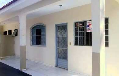 Imagem: A casa possui 4 Dormitórios, 4 Banheiros, 2 Vagas na garagem