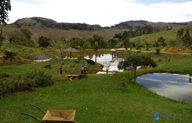 Imagem: A casa em condomínio possui 3 Dormitórios, 2 Banheiros, 2