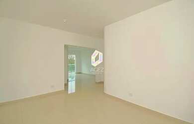 Imagem: A casa possui 3 Dormitórios, 3 Banheiros, 3 Vagas na garagem