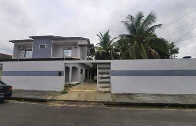 Imagem: A casa possui 5 Dormitórios, 5 Banheiros, 5 Vagas na garagem