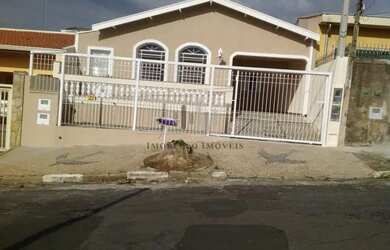 Imagem: A casa possui 3 Dormitórios, 3 Banheiros, 1 Vaga na garagem