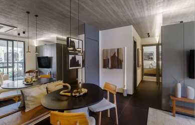 Imagem: O apartamento possui 2 Dormitórios, 1 Banheiro, 1 Vaga na garagem