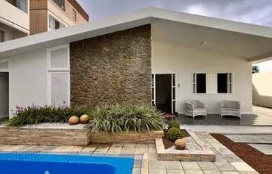 Imagem: A casa possui 3 Dormitórios, 3 Banheiros, 5 Vagas na garagem