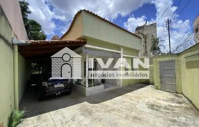 Imagem: A casa possui 2 Dormitórios, 2 Banheiros, 2 Vagas na garagem