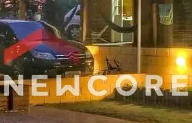 Imagem: A casa possui 5 Dormitórios, 4 Banheiros, 5 Vagas na garagem