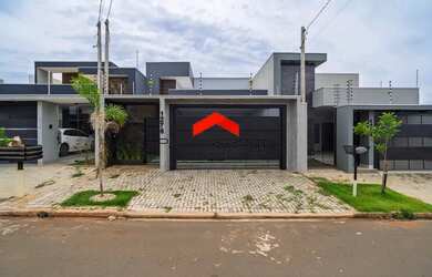 Imagem: A casa possui 2 Dormitórios, 1 Banheiro, 2 Vagas na garagem