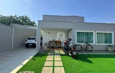 Imagem: A casa possui 4 Dormitórios, 5 Banheiros, 3 Vagas na garagem