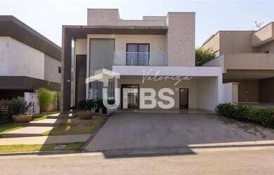 Imagem: A casa em condomínio possui 4 Dormitórios, 5 Banheiros, 5