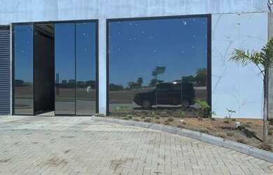 Imagem: O depósito possui 3 Vagas na garagem, 230m² de Área e está