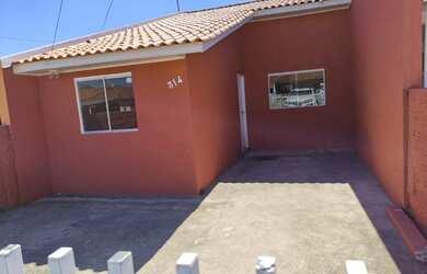 Imagem: A casa possui 3 Dormitórios, 1 Banheiro, 2 Vagas na garagem