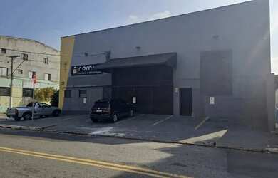 Imagem: O depósito possui 4 Vagas na garagem, 604m² de Área e está