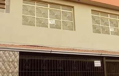 Imagem: A casa possui 3 Dormitórios, 2 Banheiros, 1 Vaga na garagem