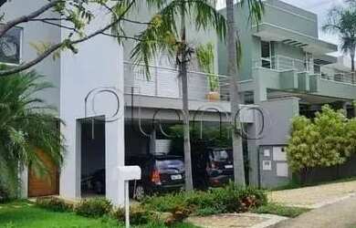 Imagem: A casa em condomínio possui 4 Dormitórios, 5 Banheiros, 2