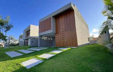 Imagem: A casa em condomínio possui 4 Dormitórios, 5 Banheiros, 2