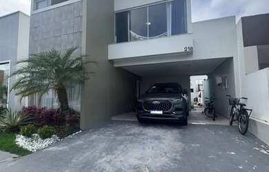 Imagem: A casa possui 3 Dormitórios, 4 Banheiros, 1 Vaga na garagem