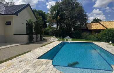 Imagem: A casa em condomínio possui 4 Dormitórios, 4 Banheiros, 2