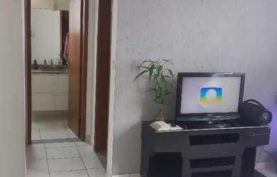 Imagem: O apartamento possui 2 Dormitórios, 1 Banheiro, 1 Vaga na garagem