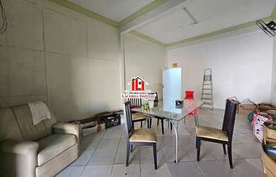 Imagem 10: Casa de Esquina no Dom Pedro 1 - Casa de esquina com um prédio