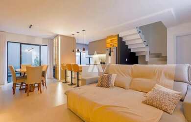 Imagem: A casa possui 3 Dormitórios, 2 Banheiros, 2 Vagas na garagem