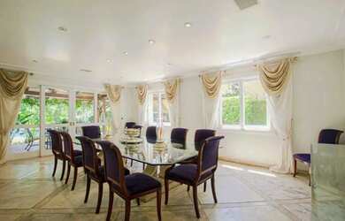 Imagem 16: Casa à venda e para alugar em Santana de Parnaíba, Alphaville, com 4...