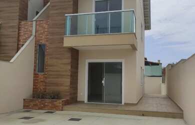 Imagem: A casa possui 4 Dormitórios, 3 Banheiros, 3 Vagas na garagem